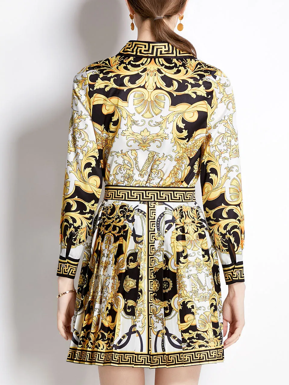 2PS Gold Baroque Print Shirt With Long Sleeve And Mini Pleated Skirt Suit